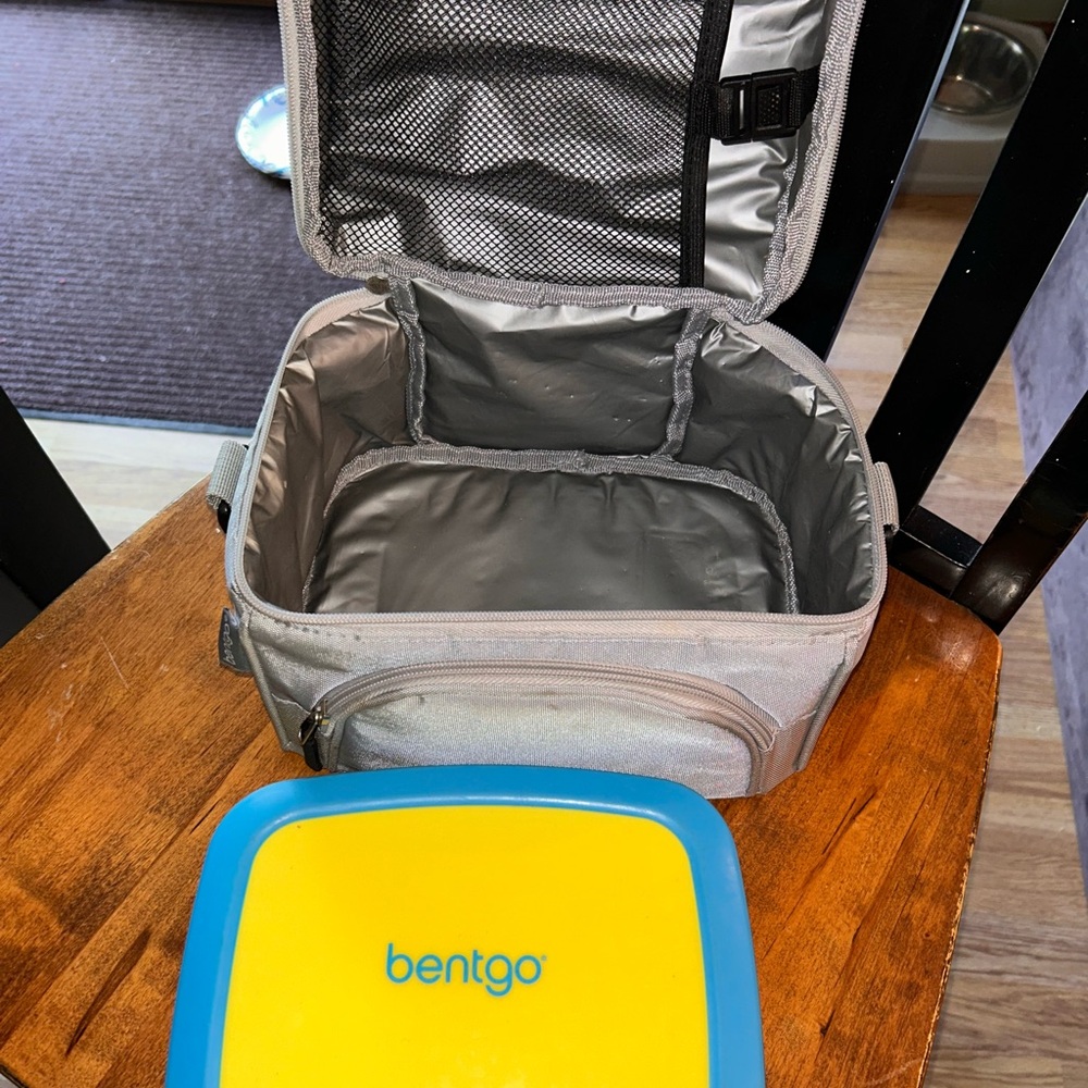 Yellow and Blue Insulated Storage Bag with Durable Design